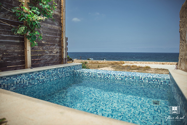Intimate plunge pool